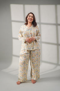 Autumn Garden Printed Cotton Blend Women's Curve Pajama Set- Full Sleeves
