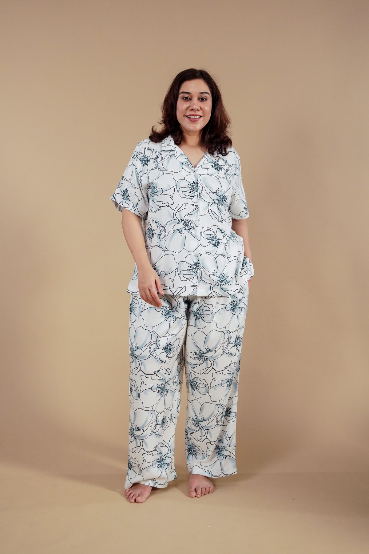 Grace White Floral Women's Curve Pajama Set- Half sleeves