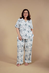 Grace White Floral Women's Curve Pajama Set- Half sleeves