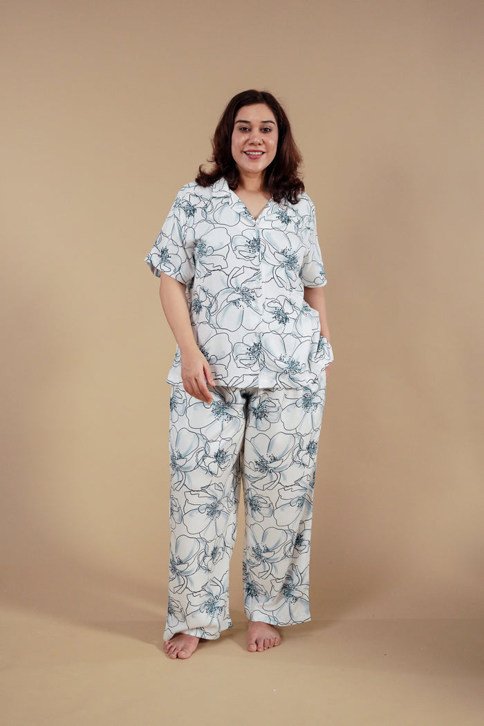 Grace White Floral Women's Curve Pajama Set- Half sleeves