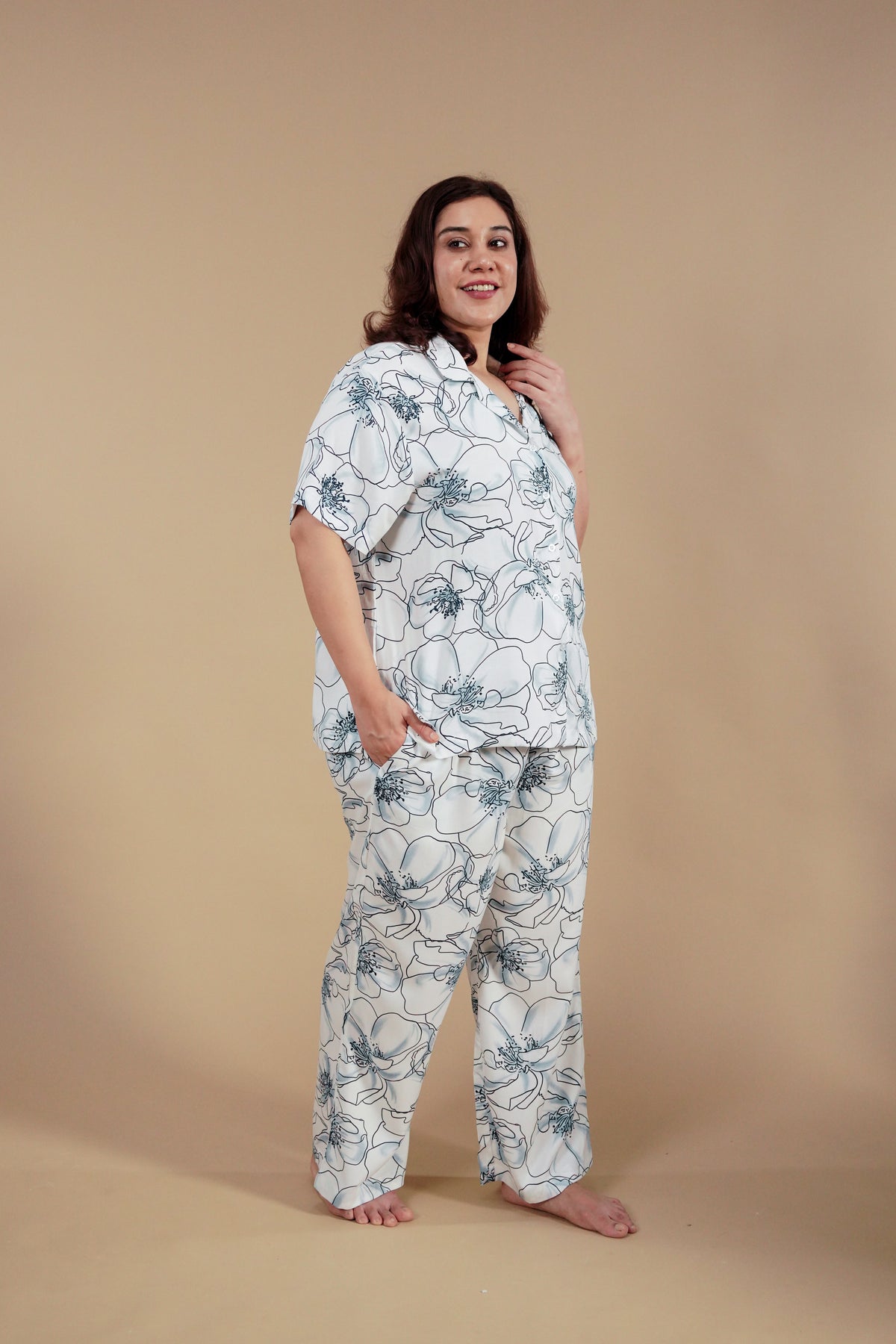 Grace White Floral Women's Curve Pajama Set- Half sleeves