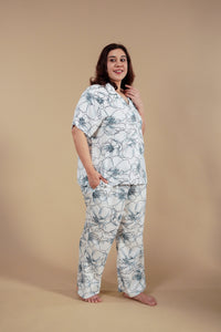 Grace White Floral Women's Curve Pajama Set- Half sleeves