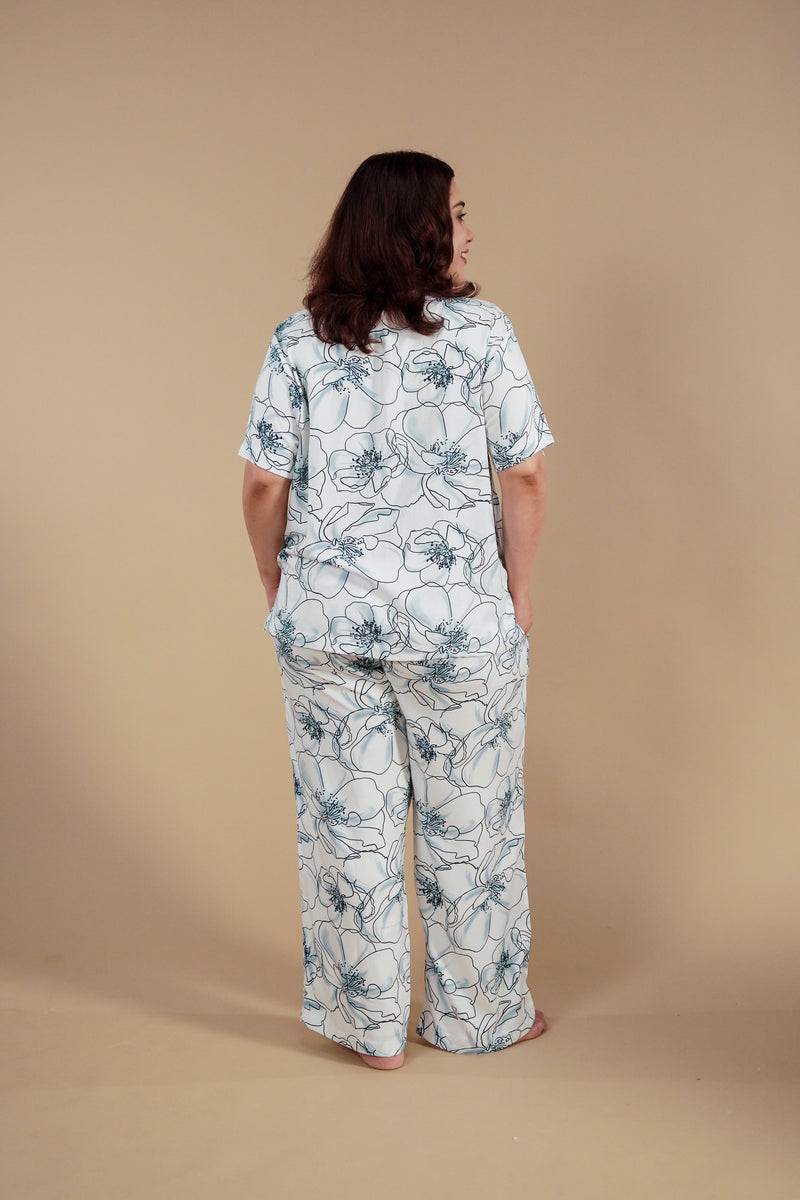 Grace White Floral Women's Curve Pajama Set- Half sleeves